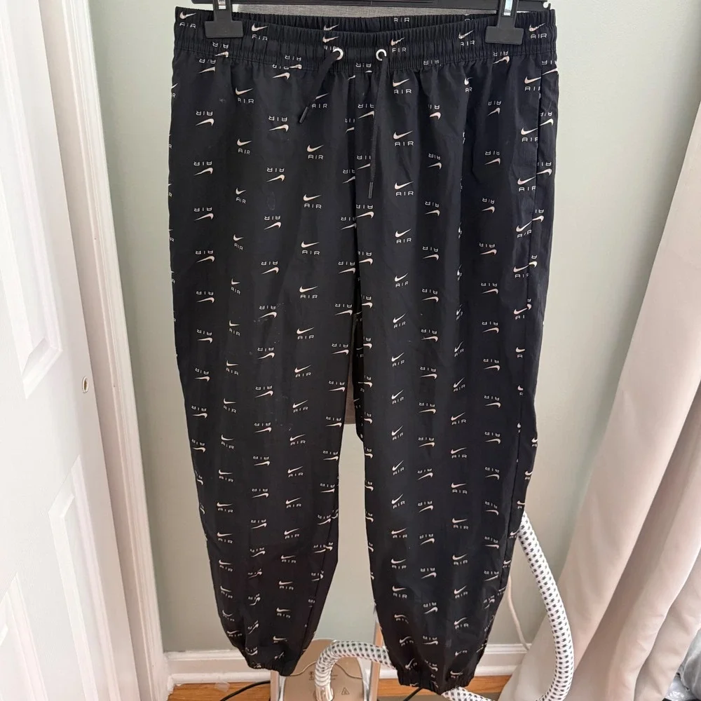 Nike Air Womans Large Woven Jogger Pants Black All Over Swoosh Logo DV8058-010